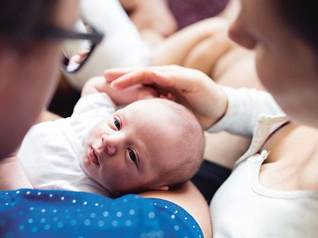 Coppia con neonato