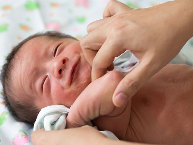 Papà con neonato.