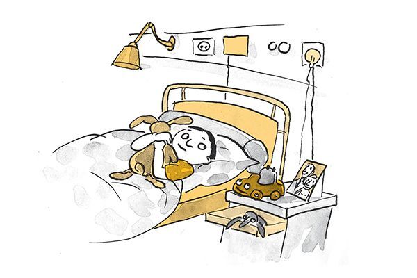 Bambino sdraiato a letto 