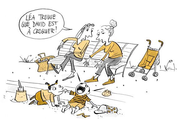 Deux femmes assises sur un banc et deux enfants jouant dans le sable