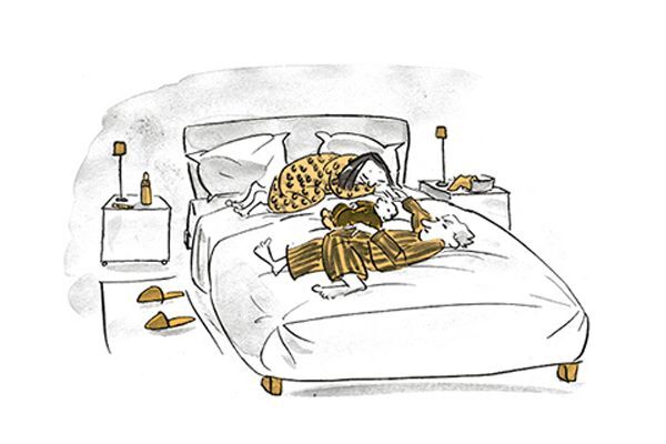 Illustration Kind liegt mit den Eltern im Bett.