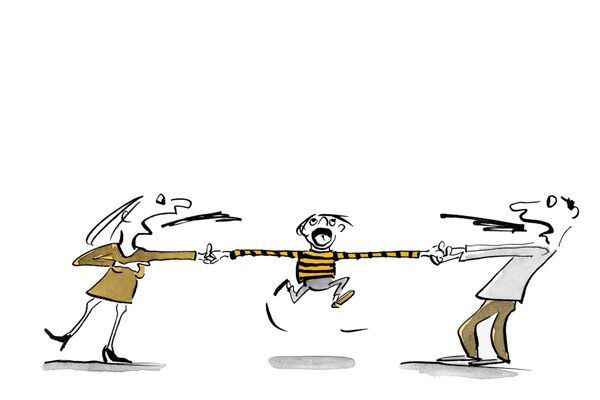 Illustrazione I genitori litigano e tirano il bambino