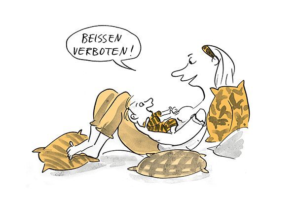 Illustration Die Mutter mahnt ihr Kind beim Stillen gegen Beissen.