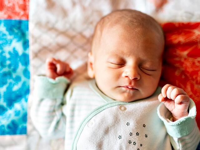 Bebè che dorme.